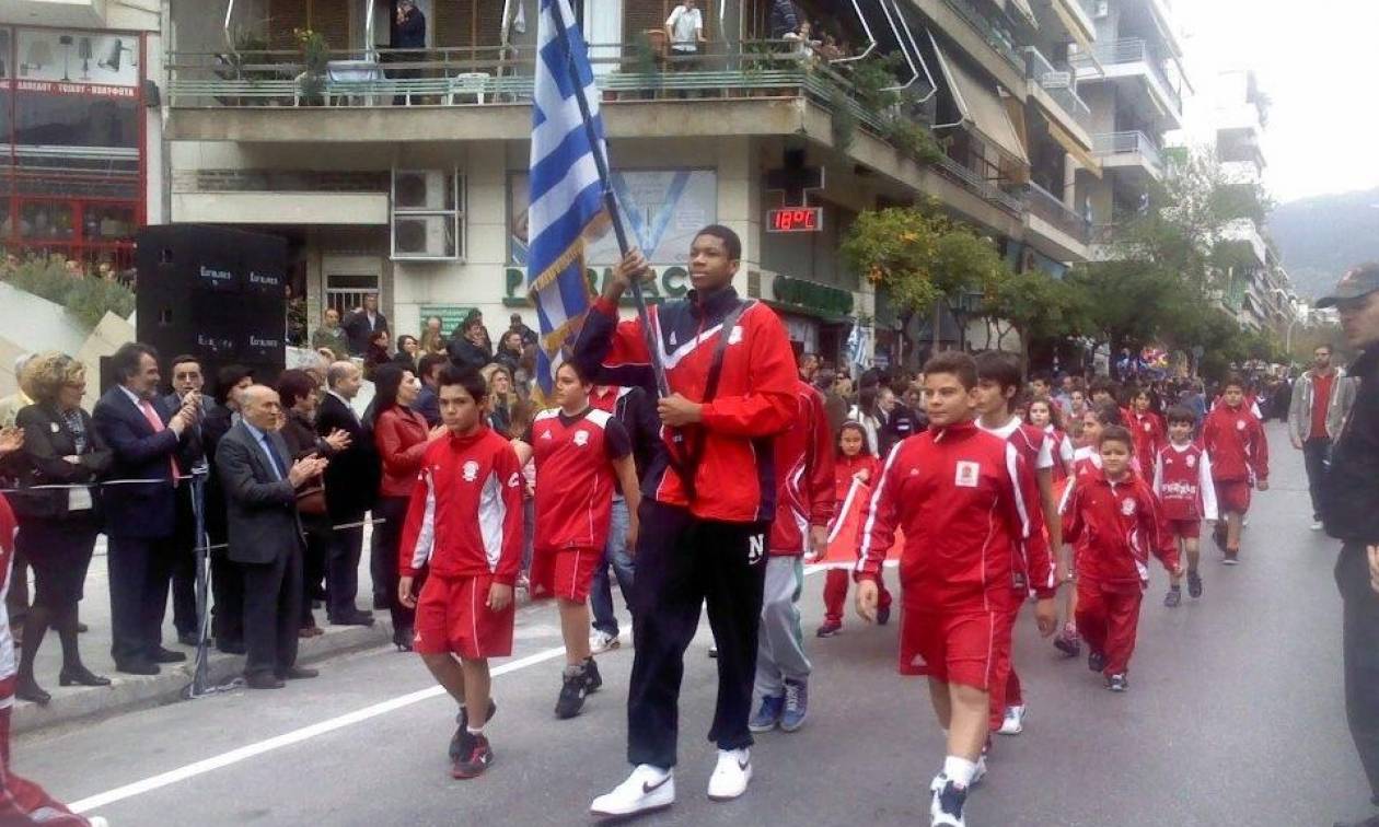 Όταν ο Γιάννης ξεκίνησε να κρατά ψηλά την ελληνική σημαία (photos)  