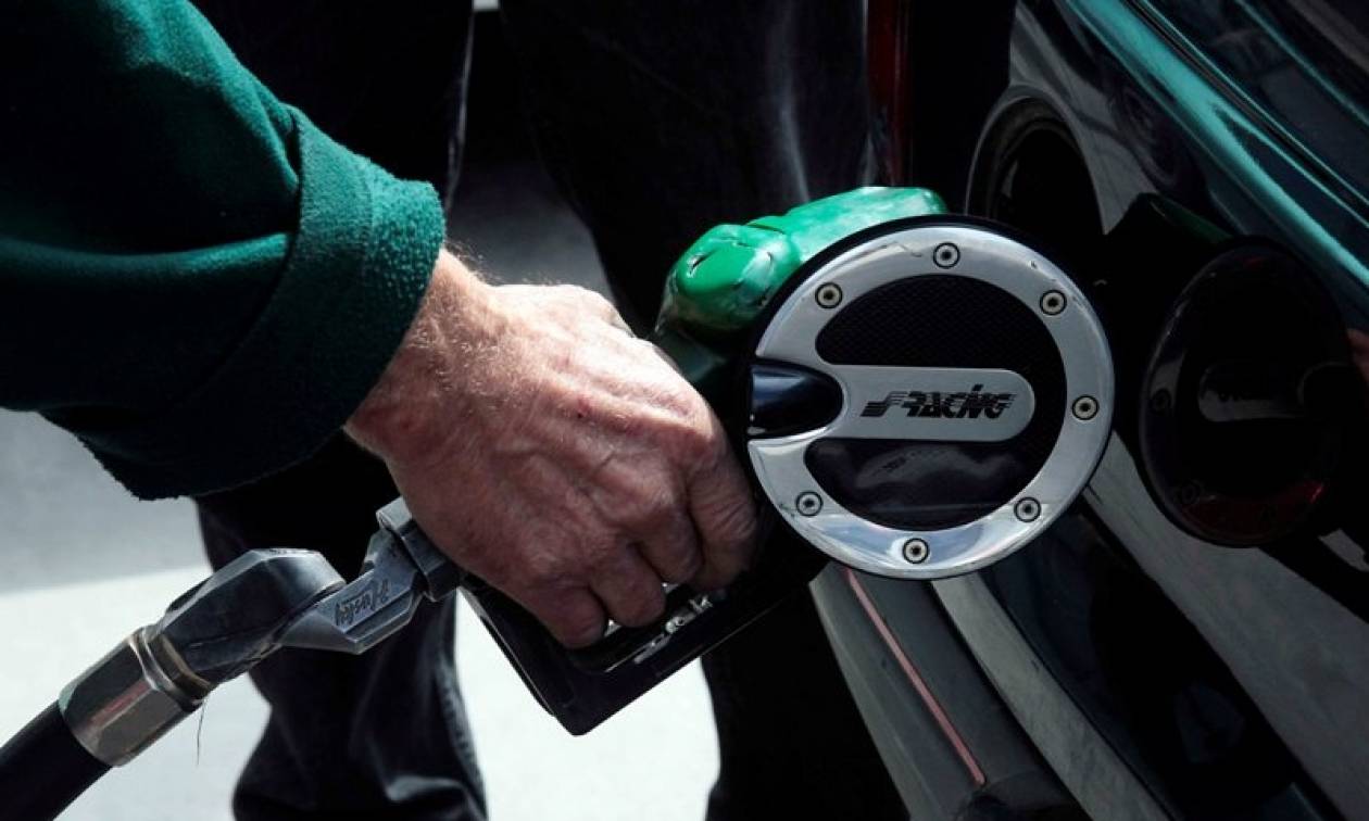 Έρχονται νέες αυξήσεις «σοκ» στη τιμή της βενζίνης - «Χαράτσι» για τέλη κυκλοφορίας 