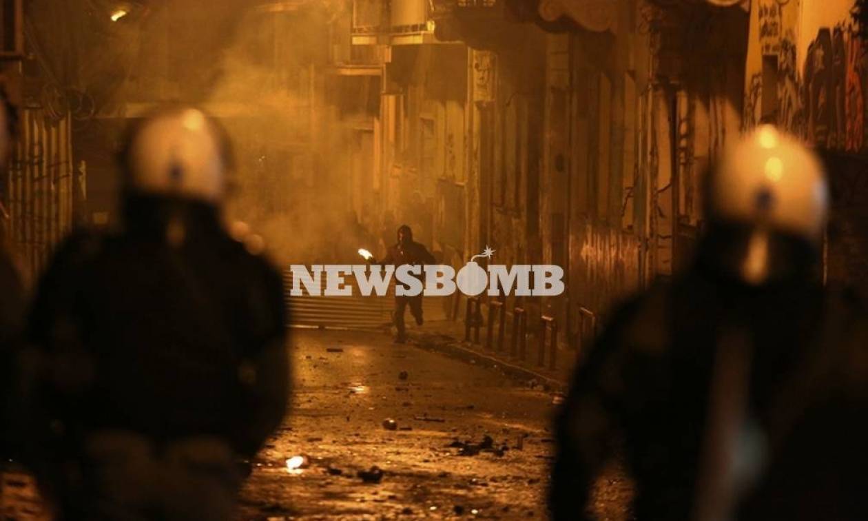 В процессе столкновений анархистов с полицией в Афинах задержаны 23 человека