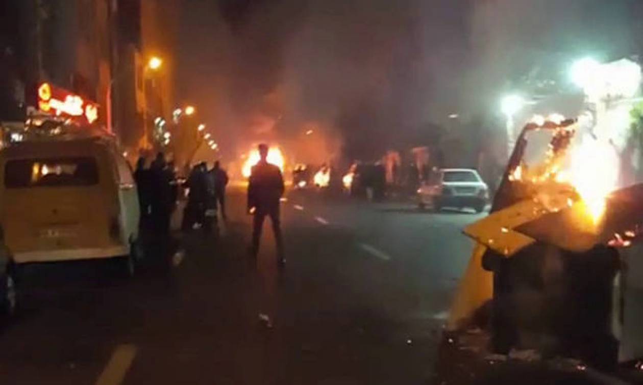 Ιράν: Νυχτερινή αντικυβερνητική διαδήλωση στο κέντρο της Τεχεράνης 