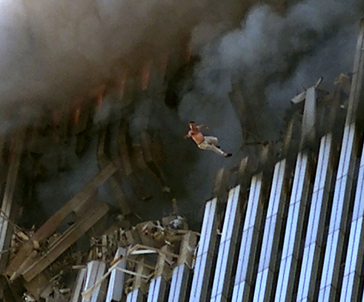 11 апреля 2001 год теракт. Башни ВТЦ 11 сентября 2001. Взрыв башен-близнецов в Нью-Йорке 11 сентября. ВТЦ Нью-Йорк башни Близнецы 2001.