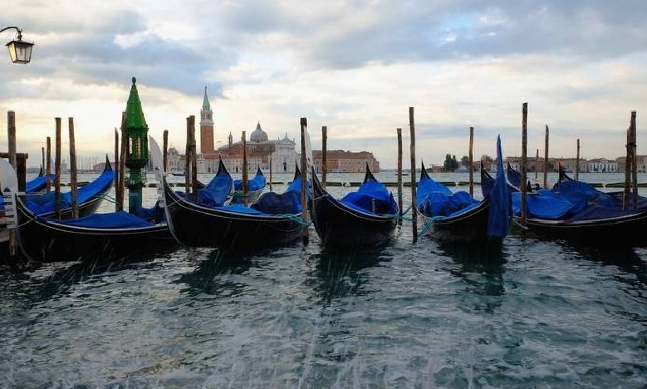 Αναστέλλεται η λειτουργία των Προξενείων σε Βενετία και Μιλάνο