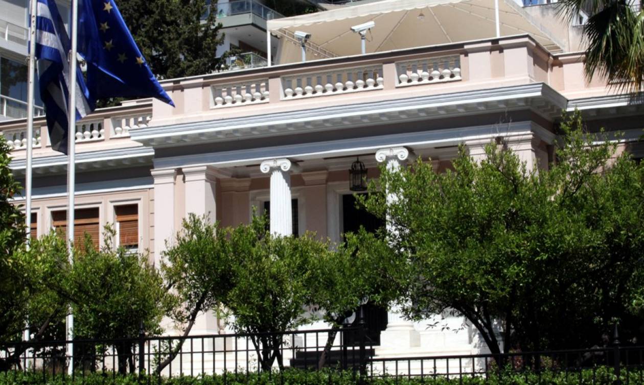 Î ÏÎ¿Î²Î»Î·Î¼Î±Ï„Î¹ÏƒÎ¼ÏŒÏ‚ ÏƒÏ„Î·Î½ ÎºÏ…Î²Î­ÏÎ½Î·ÏƒÎ· Î³Î¹Î± Ï„Î¹Ï‚ Î±Ï…Î¾Î·Î¼Î­Î½ÎµÏ‚ Î¼ÎµÏ„Î±Î½Î±ÏƒÏ„ÎµÏ…Ï„Î¹ÎºÎ­Ï‚ ÏÎ¿Î­Ï‚